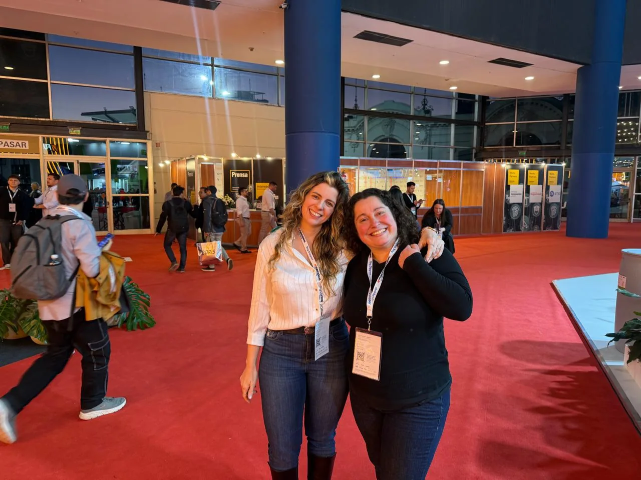 Networking entre profesionales en Intersec Buenos Aires 2026 en La Rural